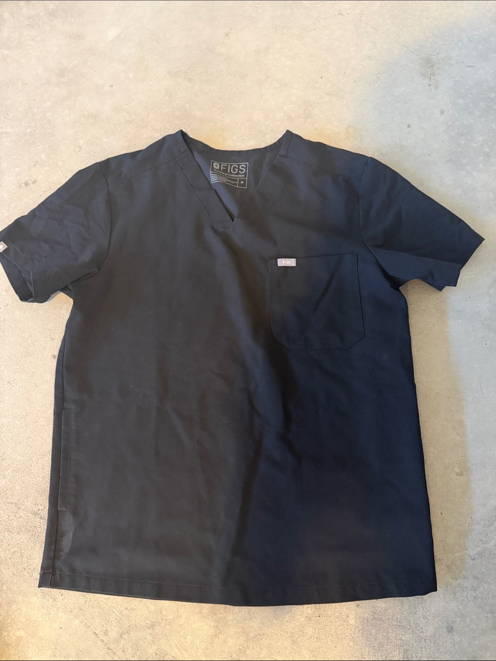 FIGS Black Short Sleeve V-Neck Scrub Top Sz M